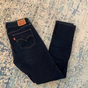 Levi’s 711 Skinny. Size 28.